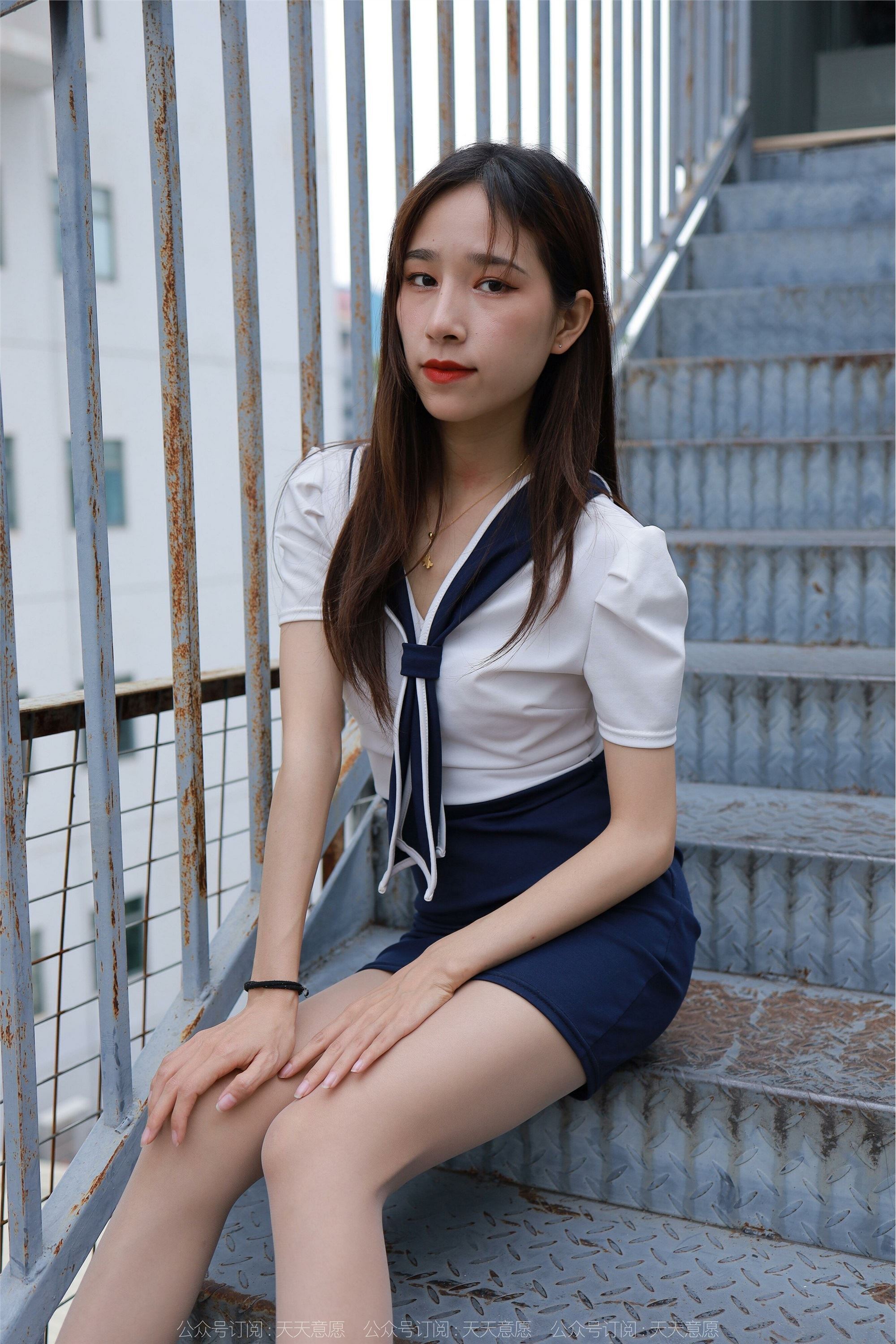 IESS异思趣向  2022.06.20 丝享家 1123：美子《楼梯上的美腿》